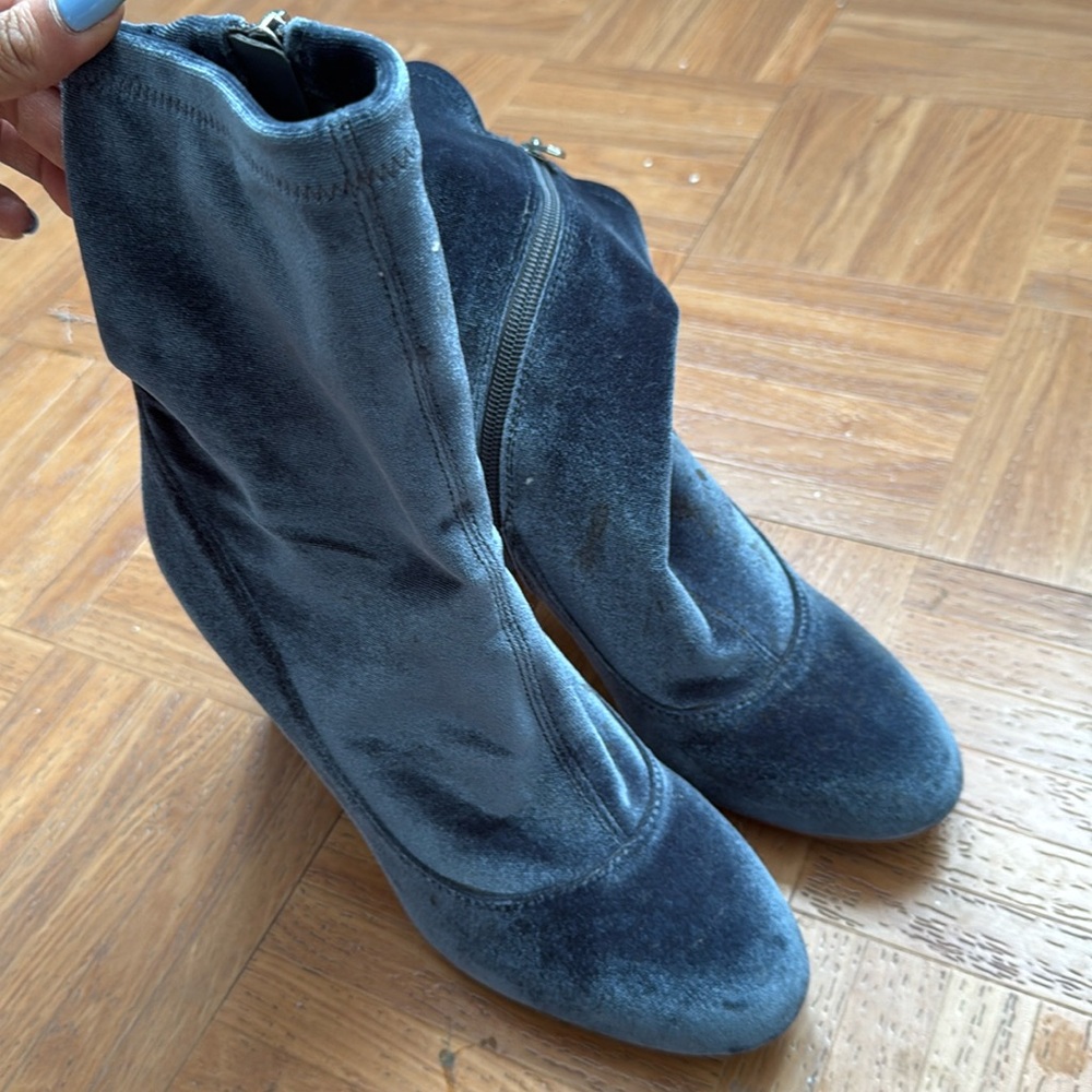 Blue velvet bootie